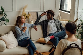 Terapia de Aceptación y Compromiso (ACT): claves para aprender a soltar